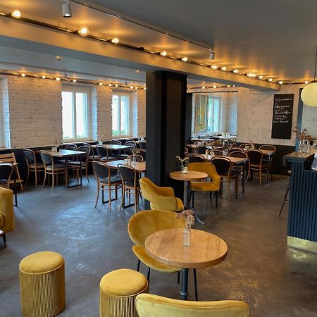 Hotel Tari Höchberg Екстериор снимка