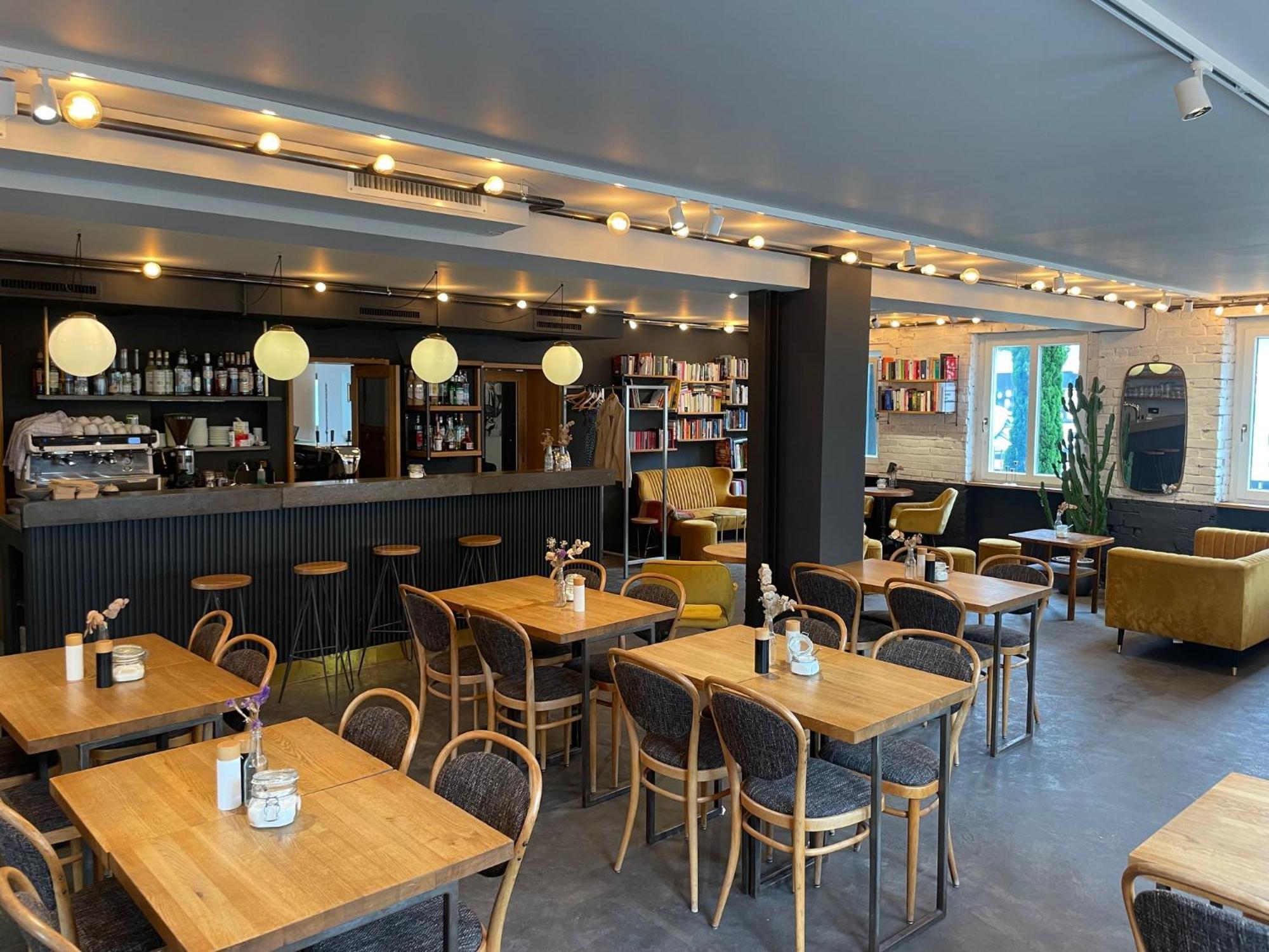 Hotel Tari Höchberg Екстериор снимка