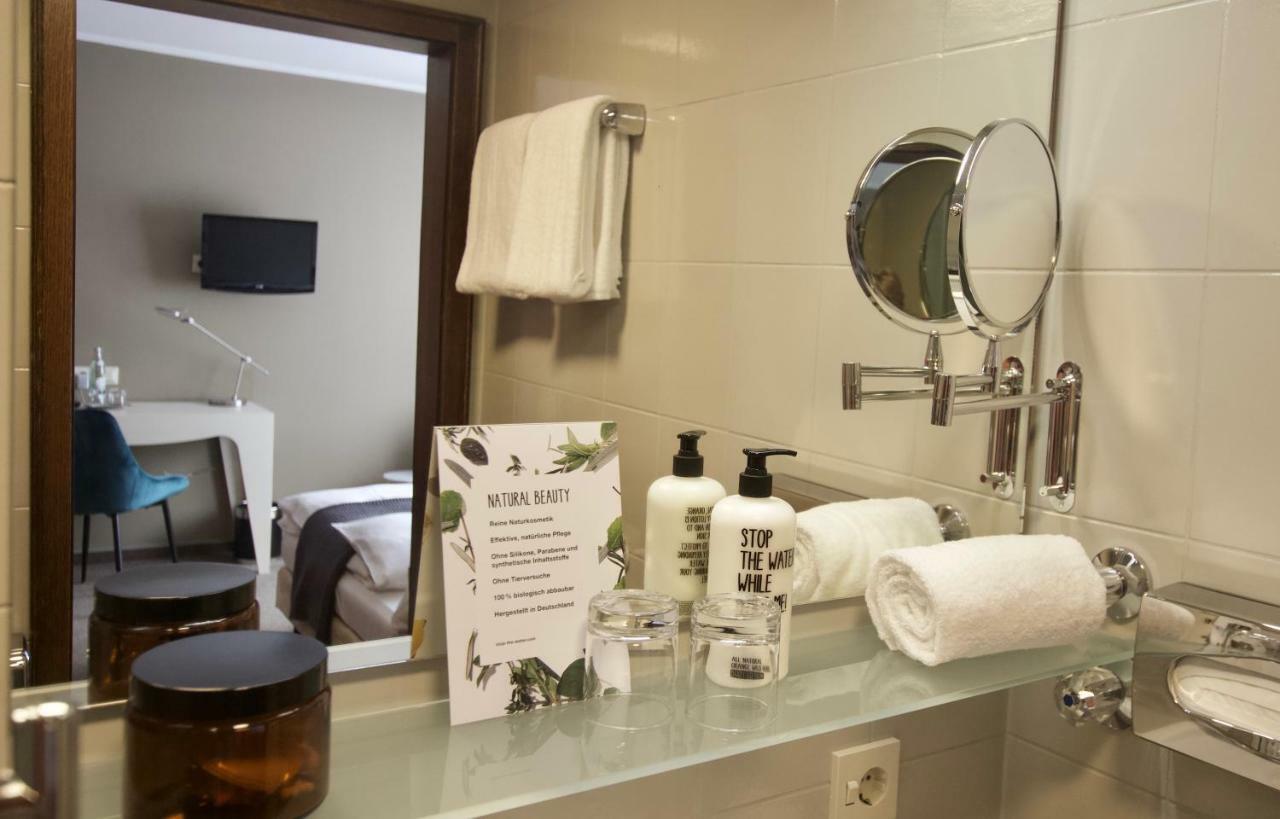 Hotel Tari Höchberg Екстериор снимка